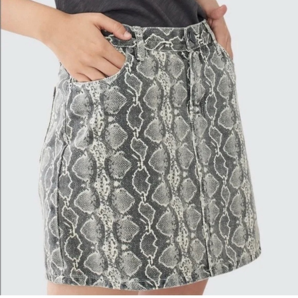 Blank Nyc SkirtSnake Print Denim Skirt sz 25